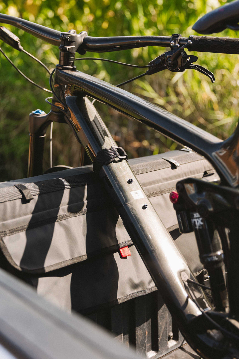 Load image into Gallery viewer, Explorer Full Tailgate Pad - Black